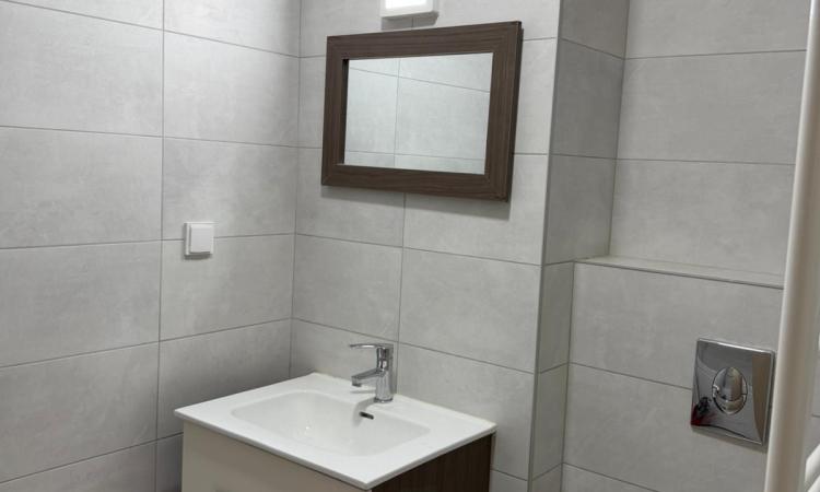 Nerva Traian- sediu comercial companie- 2 camere de inchiriat, imobil nou