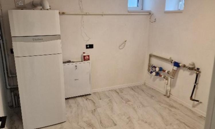 Piata Romana, de inchiriat -5 camere, apartament nou in vila, parter, sect 1