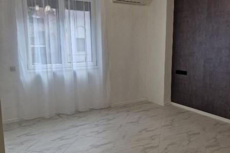 Piata Romana, de inchiriat -5 camere, apartament nou in vila, parter, sect 1