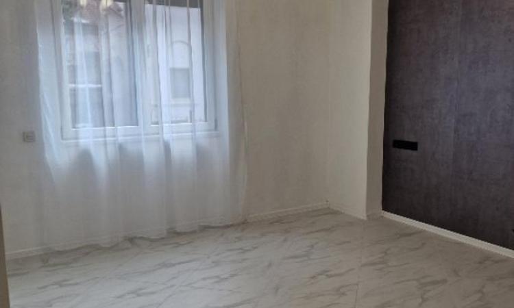 Piata Romana, de inchiriat -5 camere, apartament nou in vila, parter, sect 1