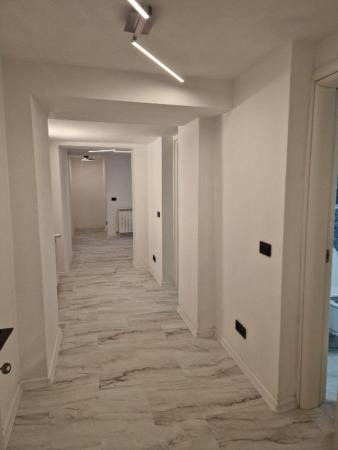 Piata Romana,  de inchiriat -5 camere, apartament nou in vila, parter, sect 1