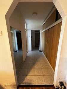 Bulevardul 1 Decembrie 1918, 3 camere cu balcon etj 4/8 cu balcon -apartament de inchiriat