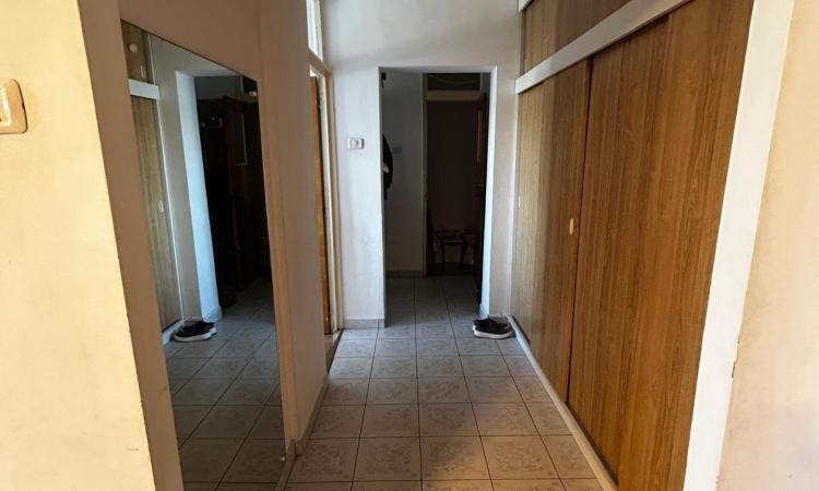 Bulevardul 1 Decembrie 1918, 3 camere cu balcon etj 4/8 cu balcon -apartament de inchiriat
