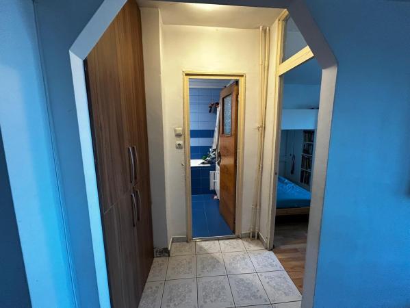 Bulevardul 1 Decembrie 1918, 3 camere cu balcon etj 4/8 cu balcon -apartament de inchiriat