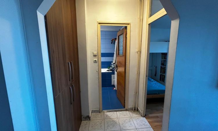 Bulevardul 1 Decembrie 1918, 3 camere cu balcon etj 4/8 cu balcon -apartament de inchiriat