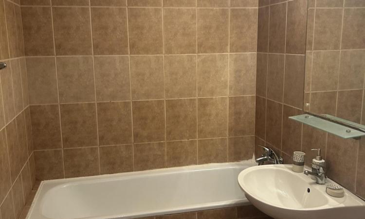 3 dormitoare 2 bai pretabil pentru 3 studenti- ERASMUS- Share rent- STEFAN CEL MARE, str Polona