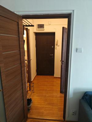 De vanzare Apartament cu 2 camere (mobilat si utilat) - Bucurestii Noi/ Parc Bazilescu