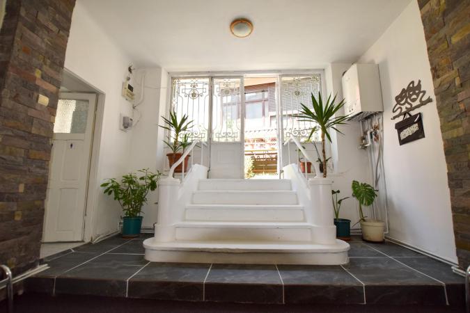 Apartament 3 camere - Zona Cismigiu - Demisol inalt