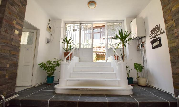 Apartament 3 camere - Zona Cismigiu - Demisol inalt