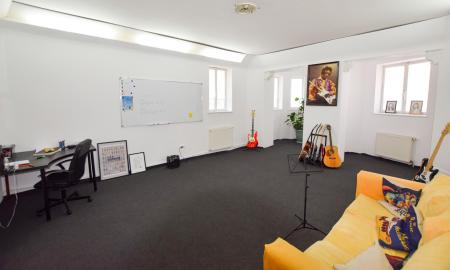 Apartament 3 camere - Zona Cismigiu - Demisol inalt