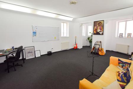 Apartament 3 camere - Zona Cismigiu - Demisol inalt