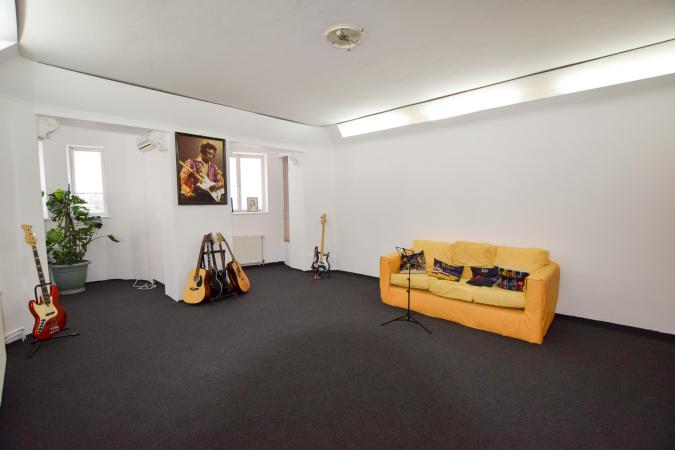 Apartament 3 camere - Zona Cismigiu - Demisol inalt