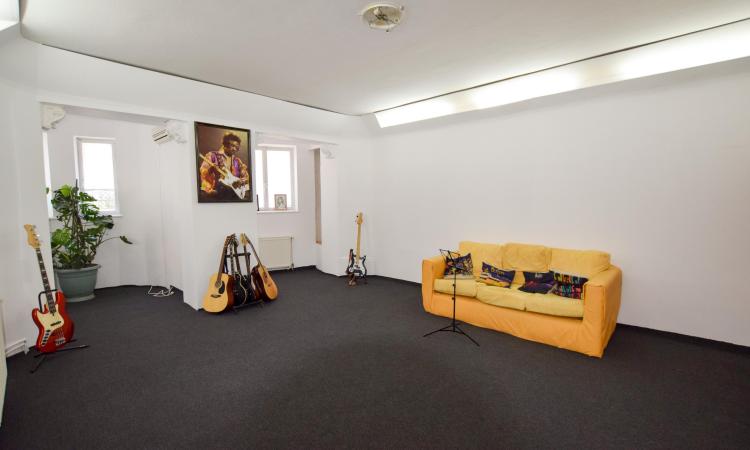 Apartament 3 camere - Zona Cismigiu - Demisol inalt