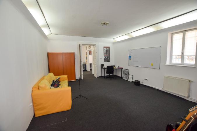 Apartament 3 camere - Zona Cismigiu - Demisol inalt