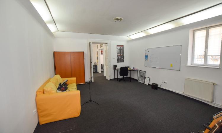 Apartament 3 camere - Zona Cismigiu - Demisol inalt