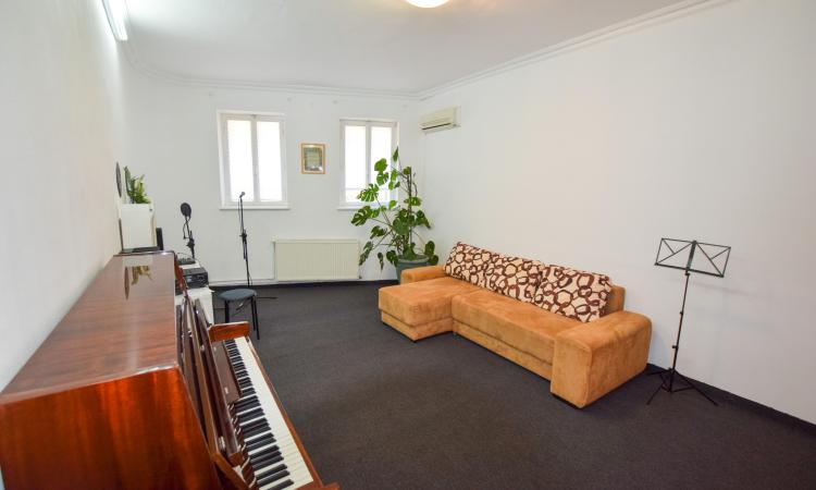Apartament 3 camere - Zona Cismigiu - Demisol inalt