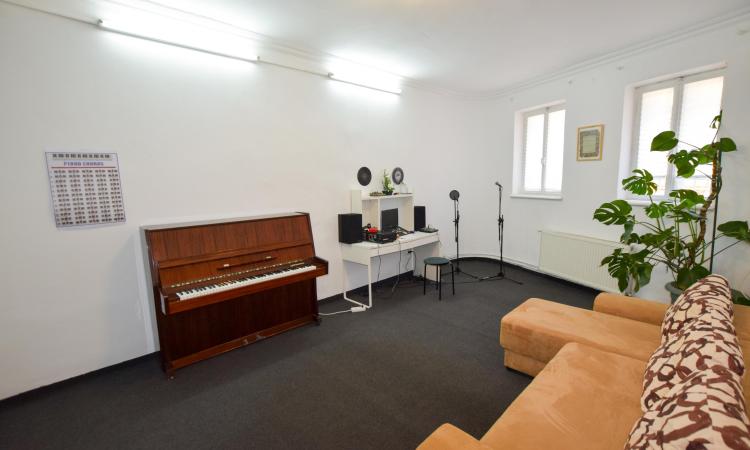 Apartament 3 camere - Zona Cismigiu - Demisol inalt