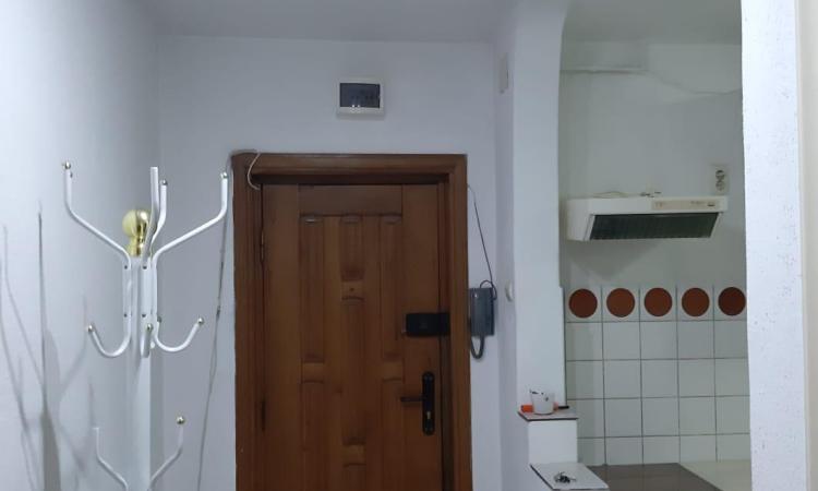 Garsoniera - Piata Unirii - Casa Poporului - 37 mp - bloc 1993