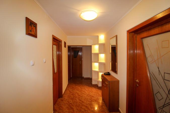 3 camere - Calea Calarasi - 10 min Metrou Muncii - 390 Euro