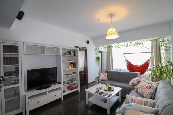 Apartament 2 camere - Damaroaia - Jiului - zona linistita case