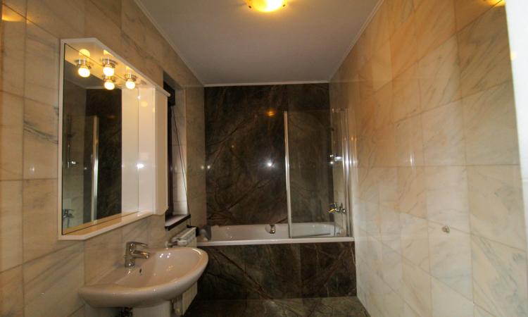 Villa in the Straulesti lake area - B + GF + 1 + AT - own courtyard