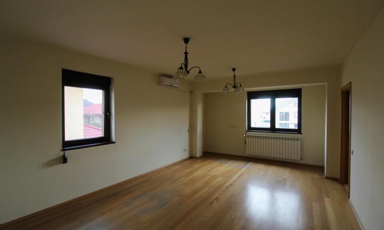 Villa in the Straulesti lake area - B + GF + 1 + AT - own courtyard