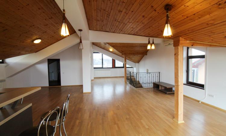 Villa in the Straulesti lake area - B + GF + 1 + AT - own courtyard