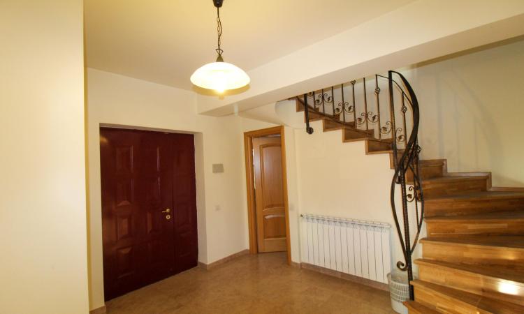 Villa in the Straulesti lake area - B + GF + 1 + AT - own courtyard