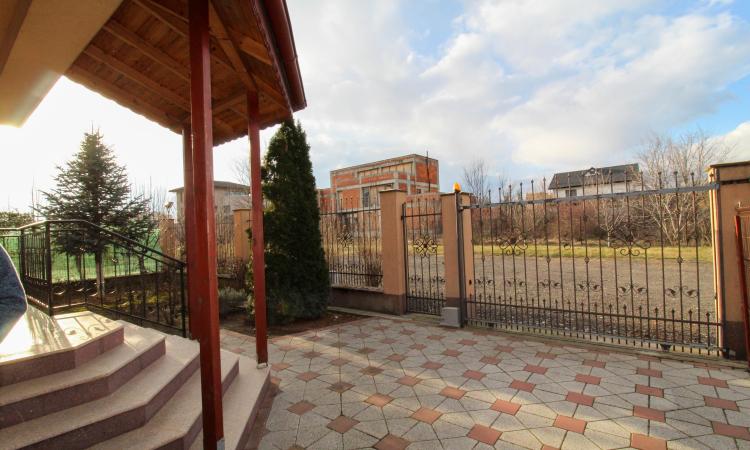 Villa in the Straulesti lake area - B + GF + 1 + AT - own courtyard
