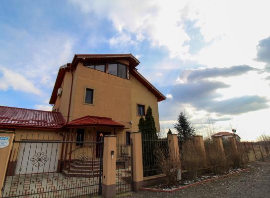 Vila in zona lac Straulesti - D+P+1+M - curte proprie