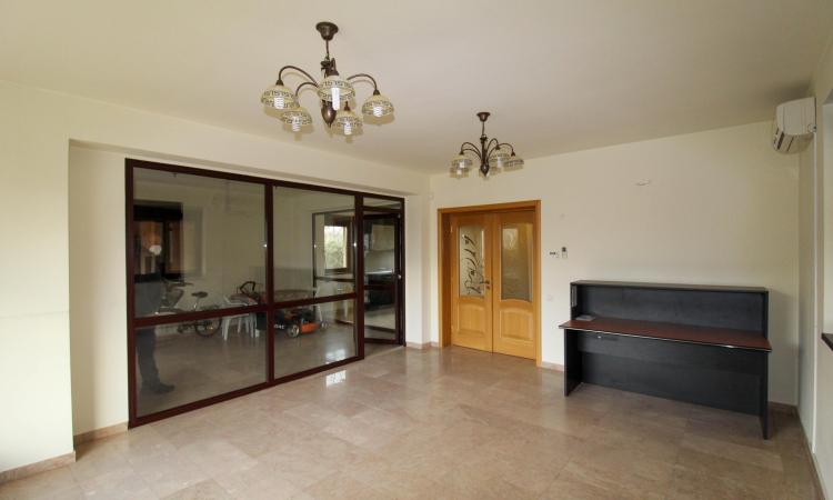 Villa in the Straulesti lake area - B + GF + 1 + AT - own courtyard