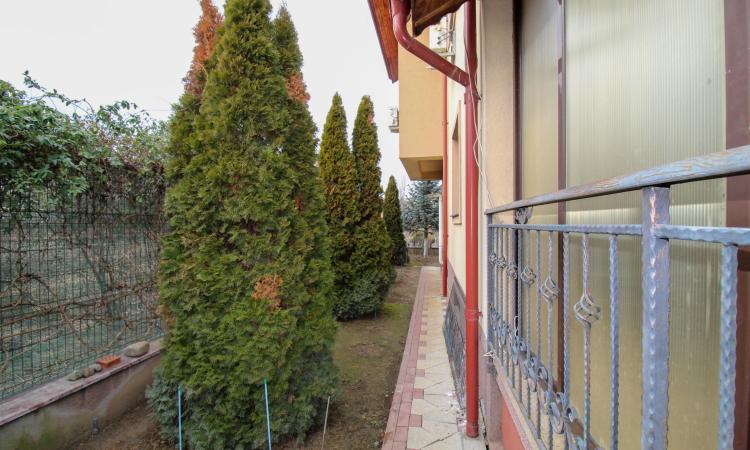 Villa in the Straulesti lake area - B + GF + 1 + AT - own courtyard