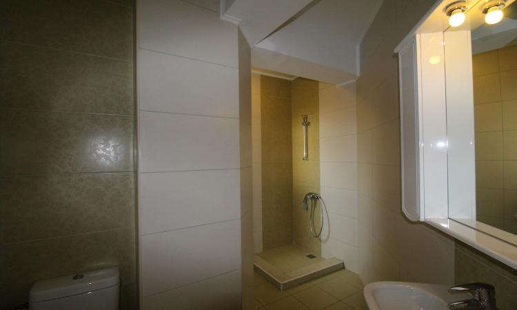 Villa in the Straulesti lake area - B + GF + 1 + AT - own courtyard