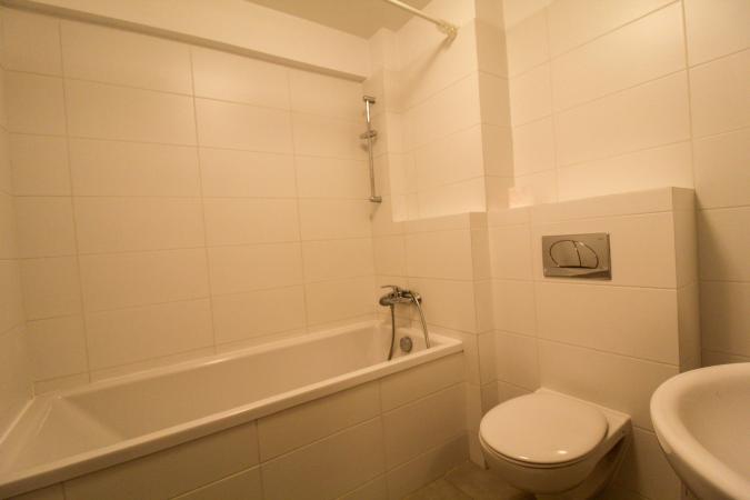 4-room apartment - new complex - Damaroaia