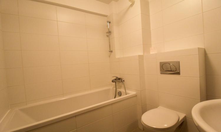 4-room apartment - new complex - Damaroaia