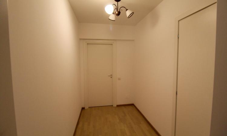 4-room apartment - new complex - Damaroaia