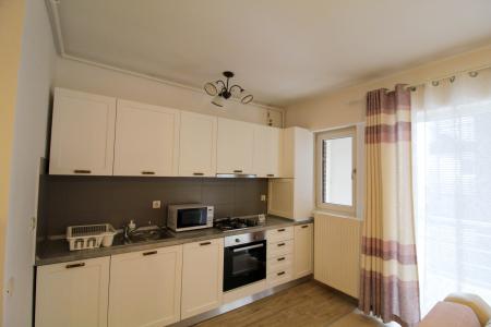 4-room apartment - new complex - Damaroaia