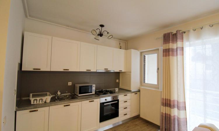 4-room apartment - new complex - Damaroaia