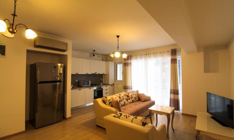 4-room apartment - new complex - Damaroaia