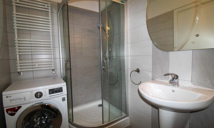 4-room apartment - new complex - Damaroaia