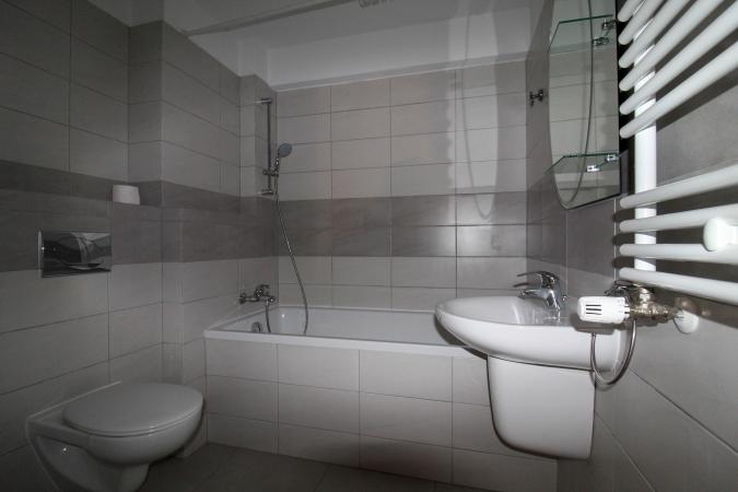 4-room apartment - new complex - Damaroaia