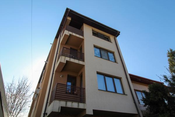 Apartment 2 rooms houses area - garden 38 sqm - 5 min subway