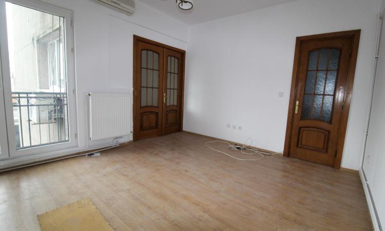 Detached 5-room apartment - University