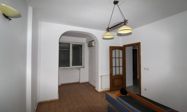 Detached 5-room apartment - University