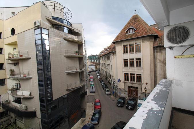 Detached 5-room apartment - University
