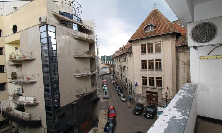 Detached 5-room apartment - University