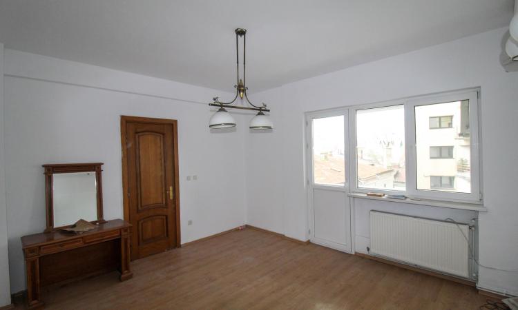 Detached 5-room apartment - University