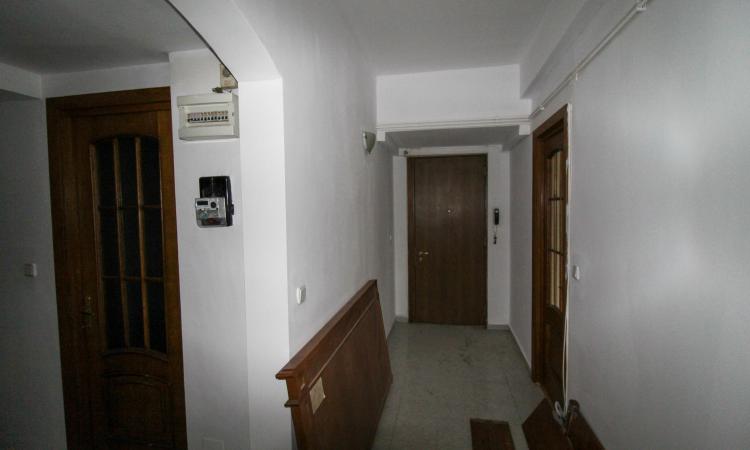 Detached 5-room apartment - University