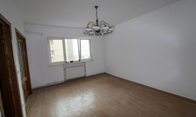 Detached 5-room apartment - University
