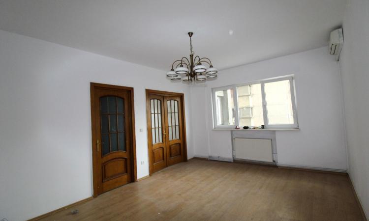 Detached 5-room apartment - University
